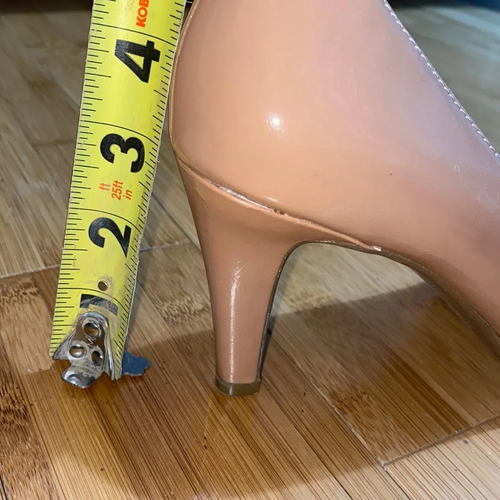 Naturalizer Size 6W Nude Shiny Platform Pumps - Picture 4 of 8